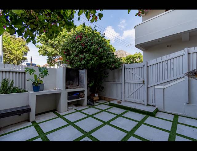 1.5 BEDROOM APARTMENT FOR SALE IN ORANJEZICHT